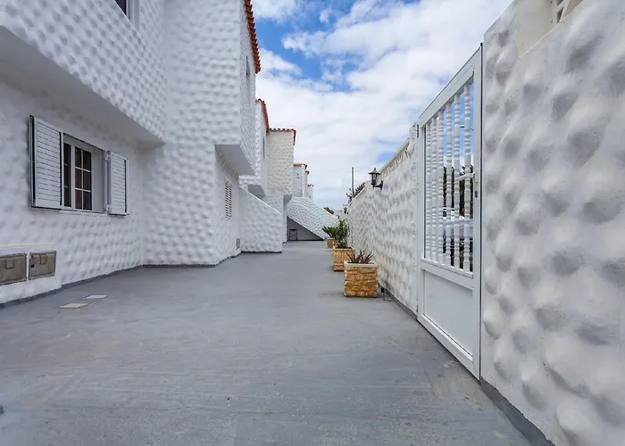 Near The With A Huge Terrace, Patio, Wifi And Parking Appartement *