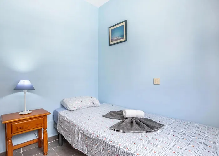 Appartement Near The With A Huge Terrace, Patio, Wifi And Parking *