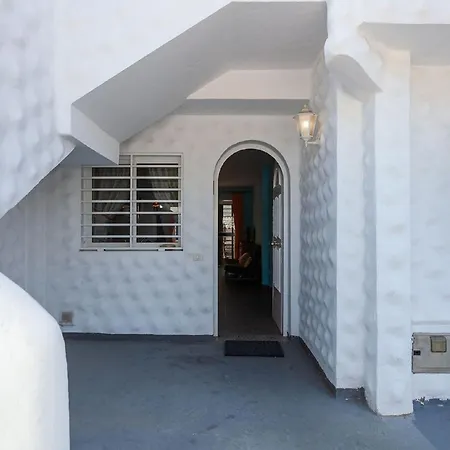 アパート Near The With A Huge Terrace, Patio, Wifi And Parking