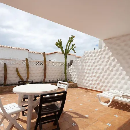 Near The With A Huge Terrace, Patio, Wifi And Parking アパート *