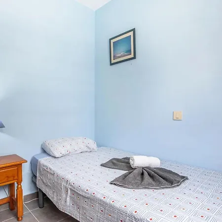 アパート Near The With A Huge Terrace, Patio, Wifi And Parking *