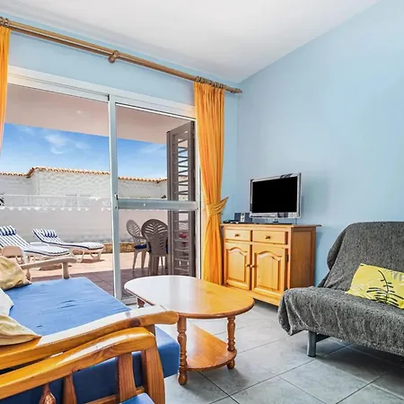 アパート Near The With A Huge Terrace, Patio, Wifi And Parking