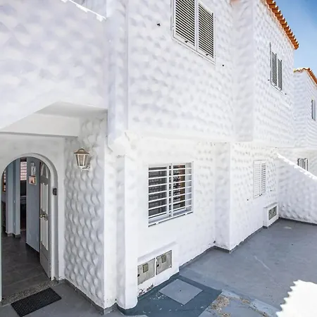 Daire Near The With A Huge Terrace, Patio, Wifi And Parking