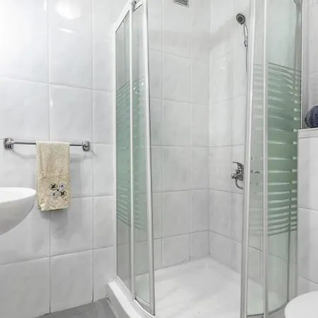 Near The With A Huge Terrace, Patio, Wifi And Parking Daire *