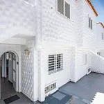 Appartement Near The With A Huge Terrace, Patio, Wifi And Parking