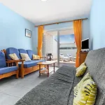 Appartement Near The With A Huge Terrace, Patio, Wifi And Parking